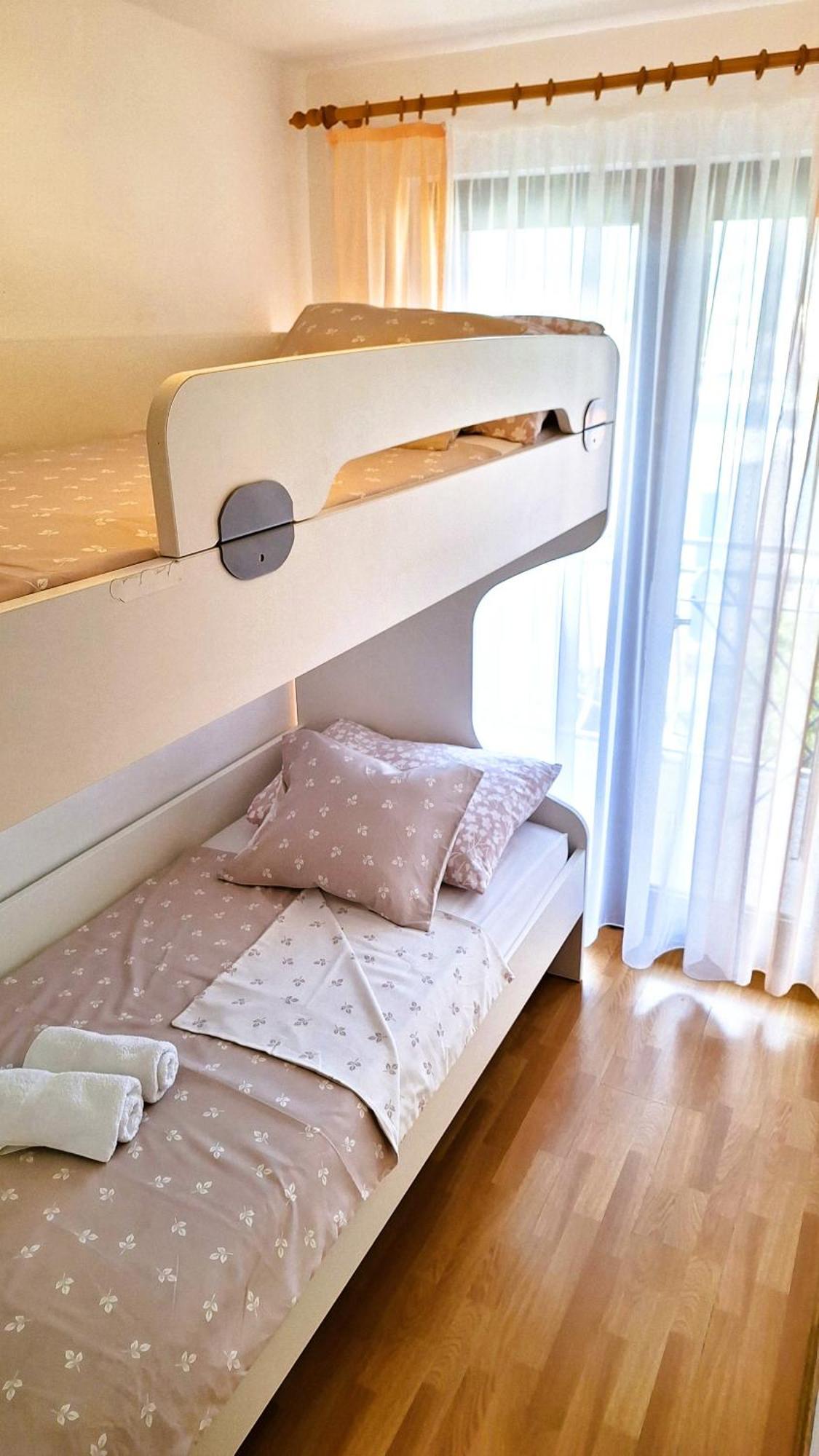 Apartmani I & J Seric Seget Vranjica Εξωτερικό φωτογραφία