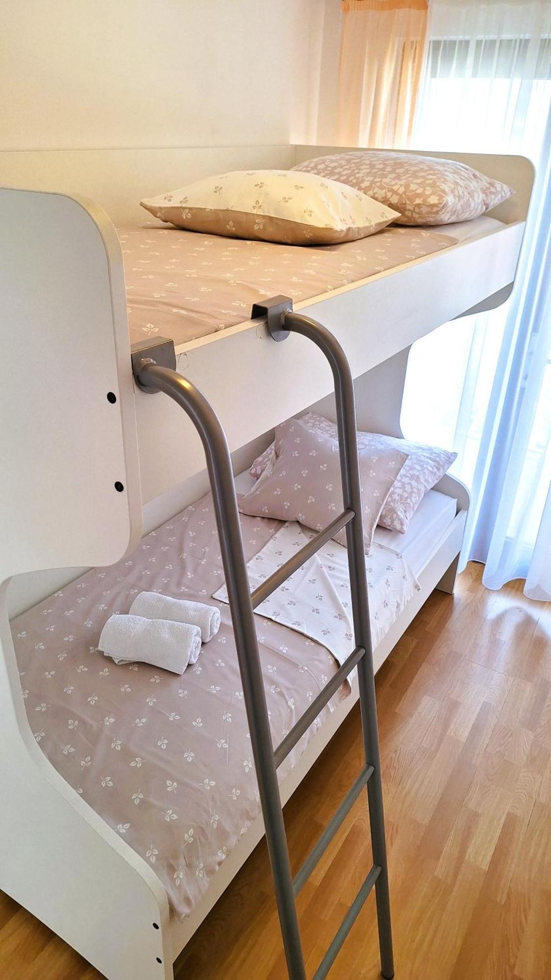 Apartmani I & J Seric Seget Vranjica Εξωτερικό φωτογραφία